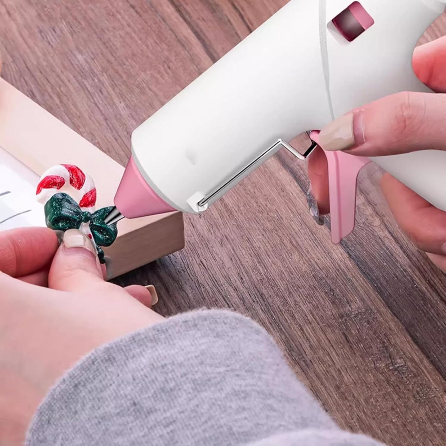 600 Pack Mini Hot Glue Sticks, 4" Long x 0.27" Diameter Glue Sticks for Glue Gun, Perfect Fit for Mini Glue Guns, Widely Used in Wood, Metal, Glass, Plastic, Floral, Fabric, Leather, Foam