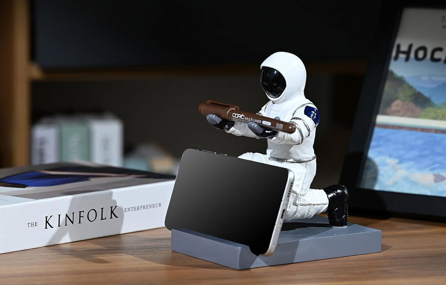 Astronaut Resin Pen Holder, Mobile Phone Stand, Device Stand, Desk Organizer Decorative Pen Holder (White&Black)