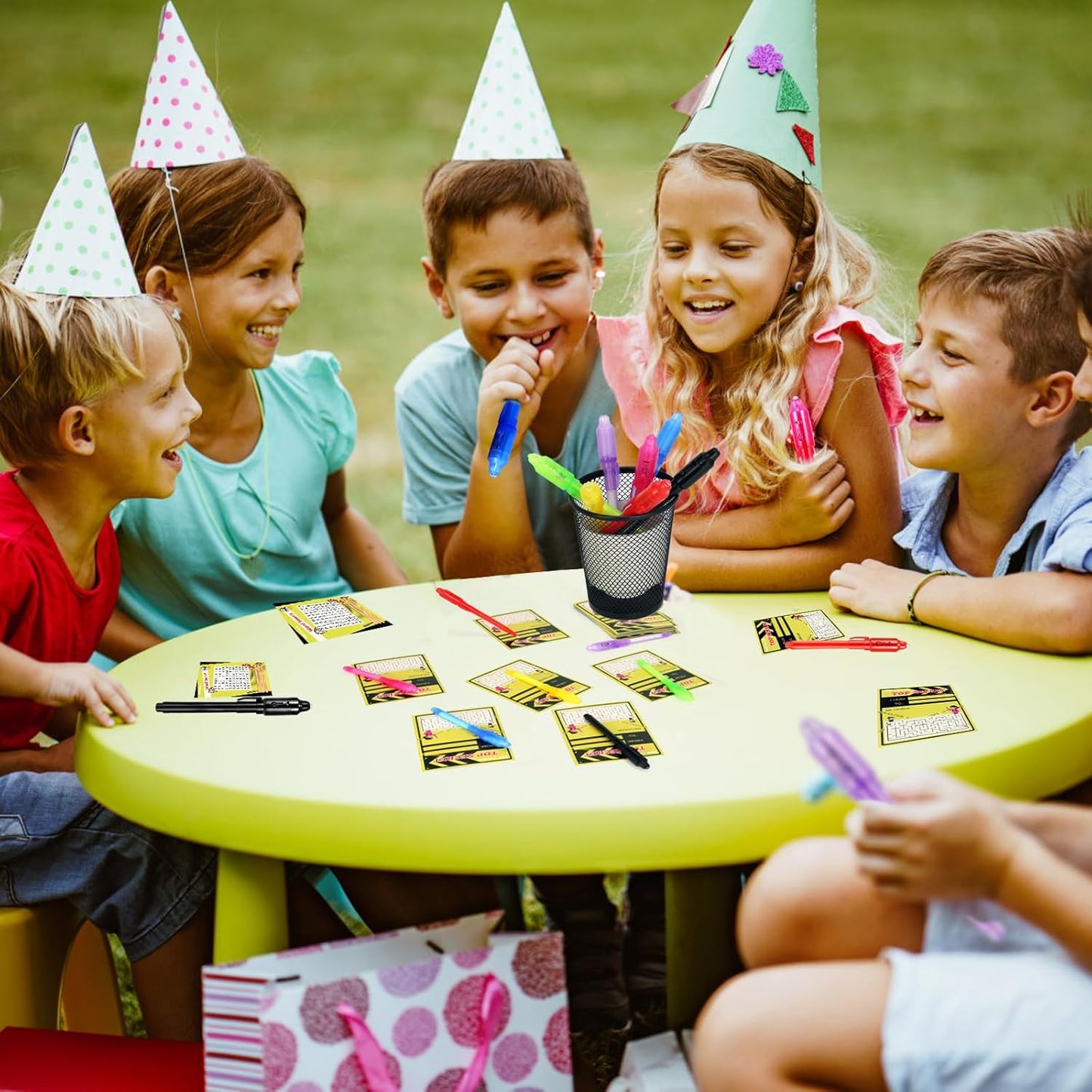 D&N Lifestyle 24 pcs UV Invisible Ink Pens with Word Search & Maze Activities Cards, Education & Party Favors, End of School Year Gift, Birthday, Halloween, Christmas, Goodie bag stuffers