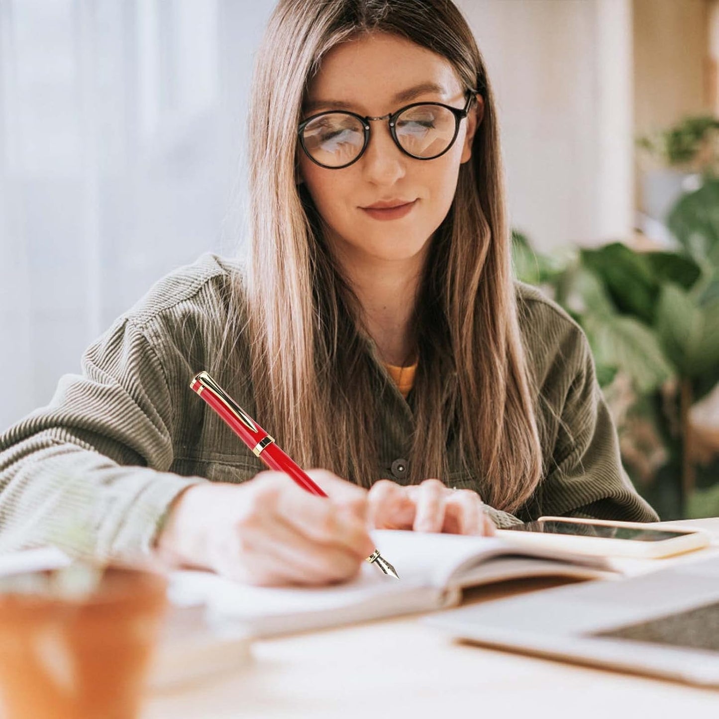 Cheericome Fountain Pen - Luxury Fountain pen set for Men & Women - Ink Pen for Smooth Writing - Fountain Pen Fine Nib，Includes 10 Ink Cartridges and Ink Refill Converter - Red