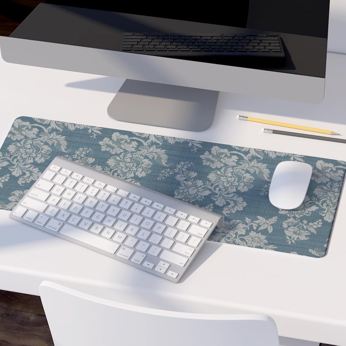 Blue Chinoiserie Mouse Pad,Vintage Blue and White Floral Desk Mat,Big Large Vintage Floral Preppy Trendy Mouse Pad,Girly Gaming Mousepad,Girly Laptop Desk Mat for Dorm Home Office,31.5x11.8In