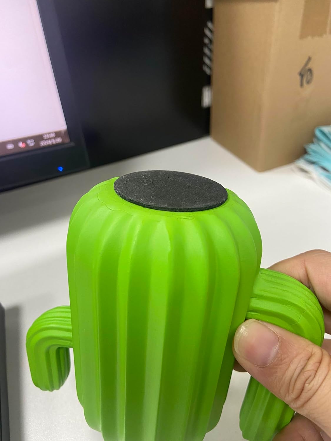 Resin Cute Pen Holder Cactus Pen Holder for Desk Kids Fun Pencil Holder Gift for Office Desk Organizer Accessories