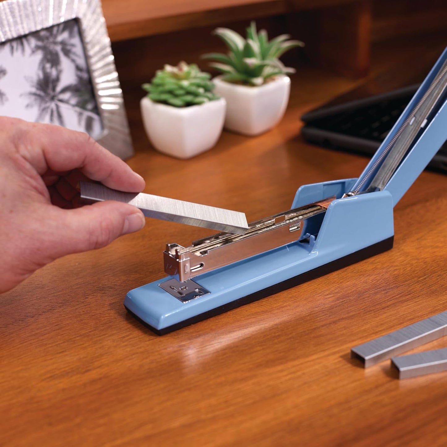 Swingline Stapler, 30 Sheet Capacity, 747 Classic Stapler, Jam Free, Metal, Sky Blue (74708)