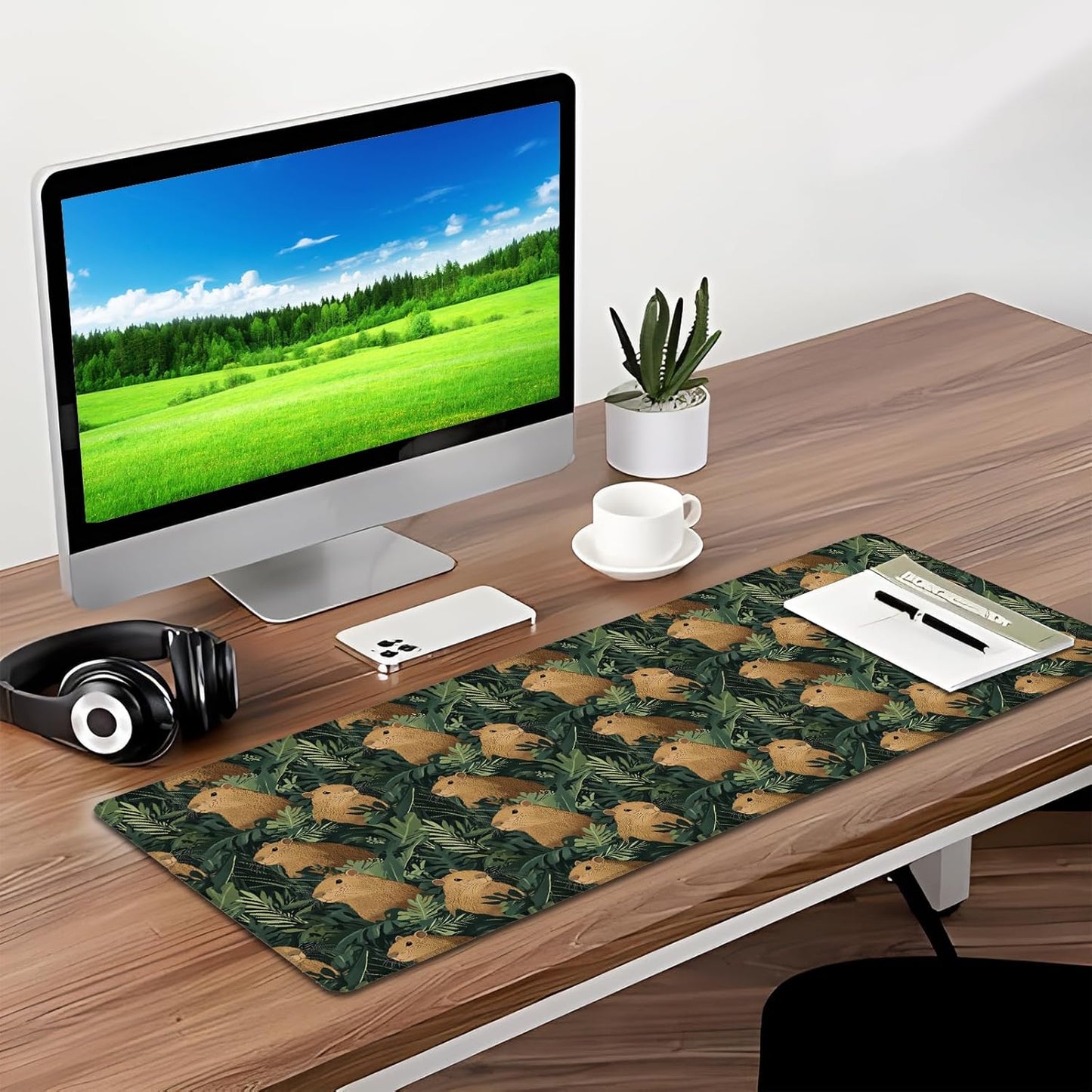 Capybara Gaming Mouse Pad, Desk Mat, Non-Slip Rubber Base Cool Aesthetic MousePads for Computer Laptop Keyboard Office School Home Desktop Decor 31.5" x 11.8"