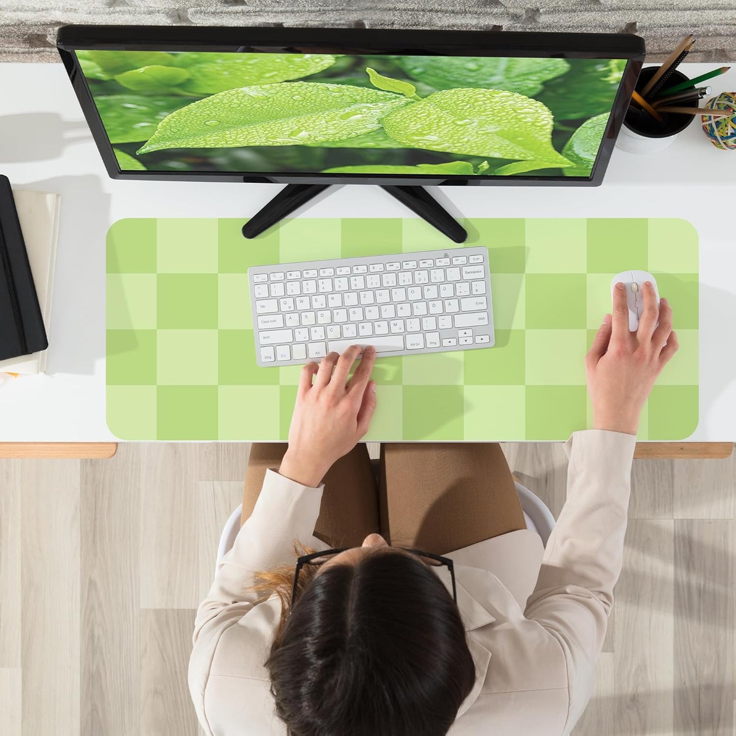 Non-Slip Desk Pad, Mouse Pad, Waterproof PU Leather Desk Protector, Large Desk Blotter, Easy Clean Laptop Desk Writing Mat for Work/Home/Decor(Green 31.5" x 12")