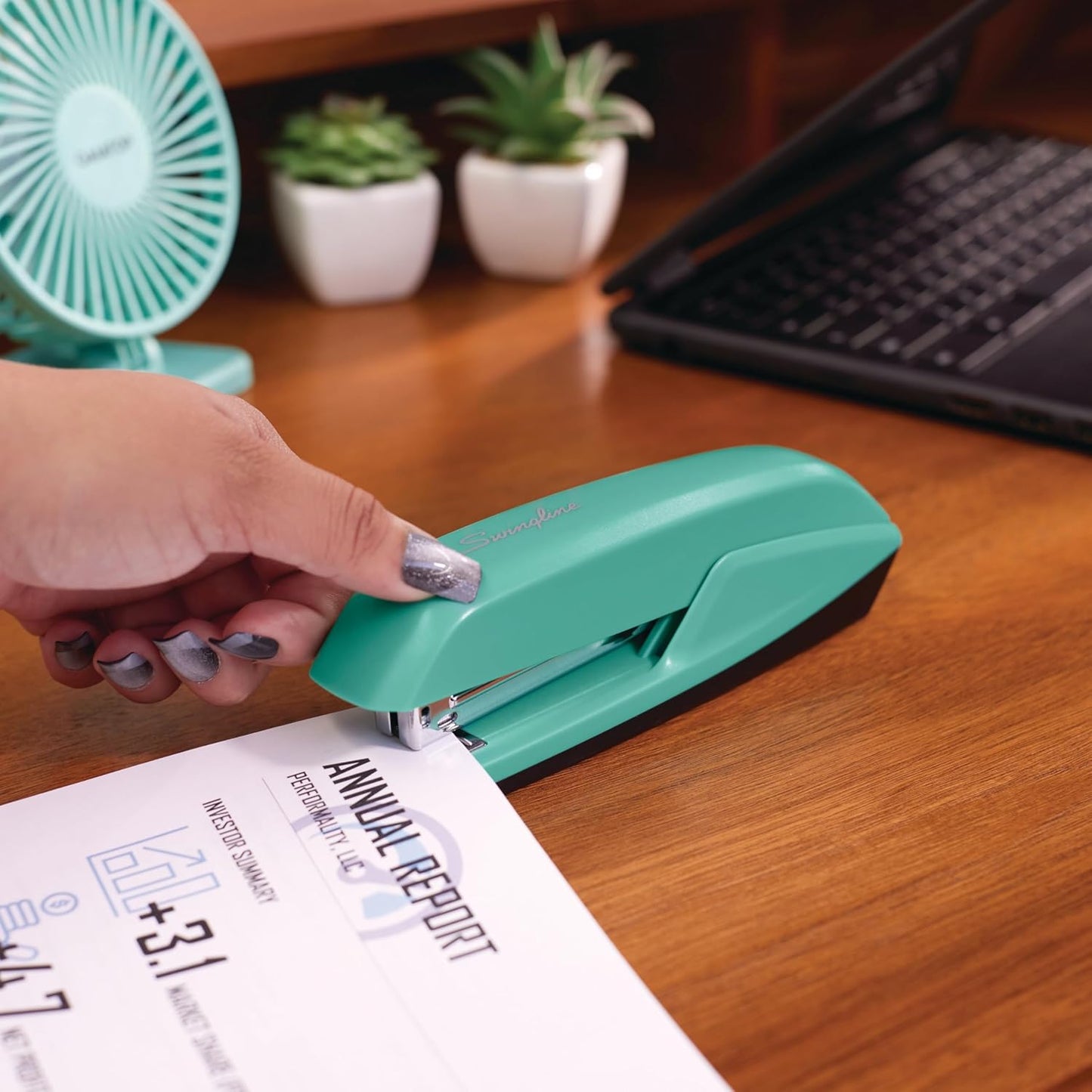 Swingline Stapler, 20 Sheet Capacity, 545 Desktop Stapler, Spring Green (S7054514)