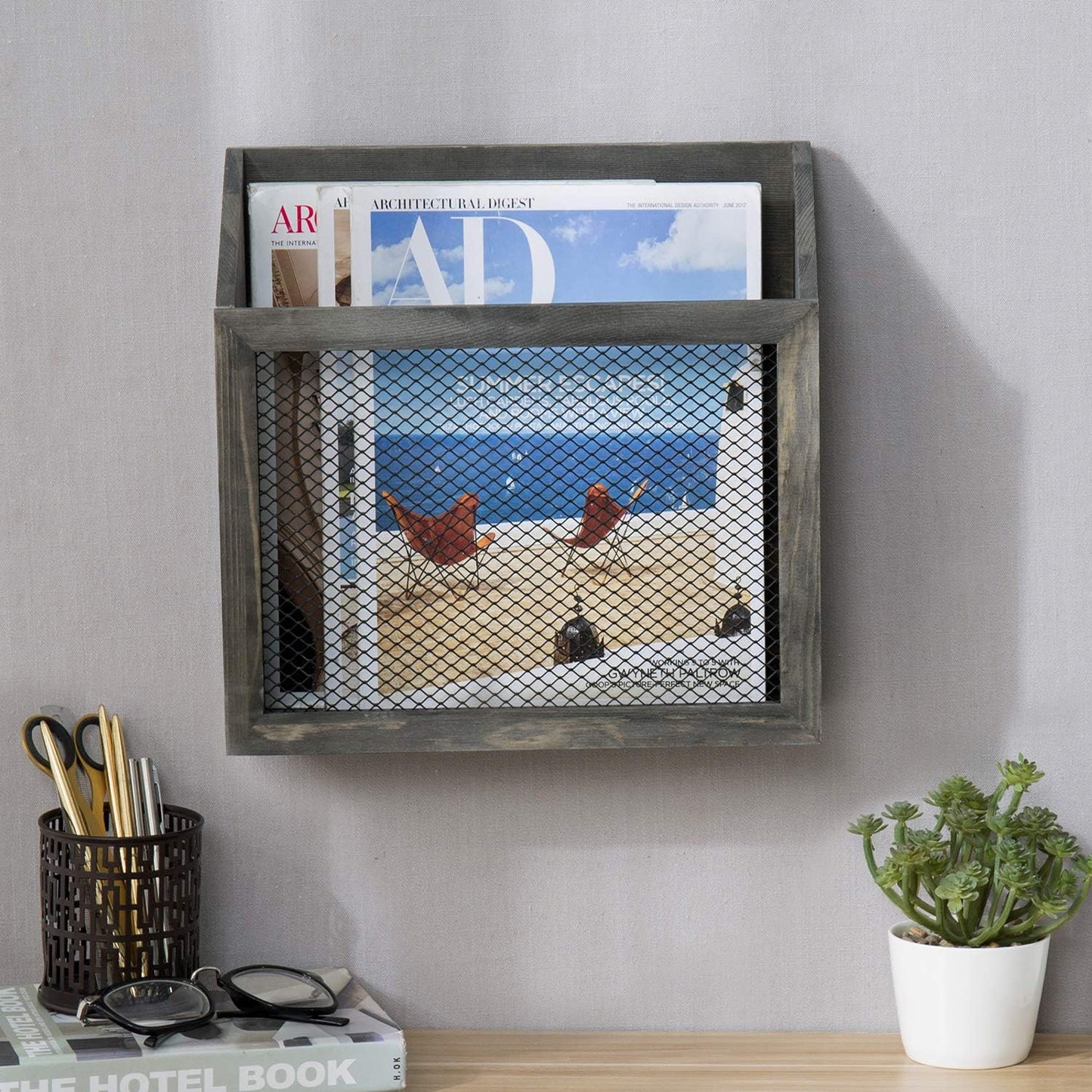 MyGift Rustic Magazine Holder Vintage Gray Wood and Chicken Wire Design Wall Mounted/Tabletop Mail Sorter, Farmhouse Home, Bathroom, Office Magazine Rack