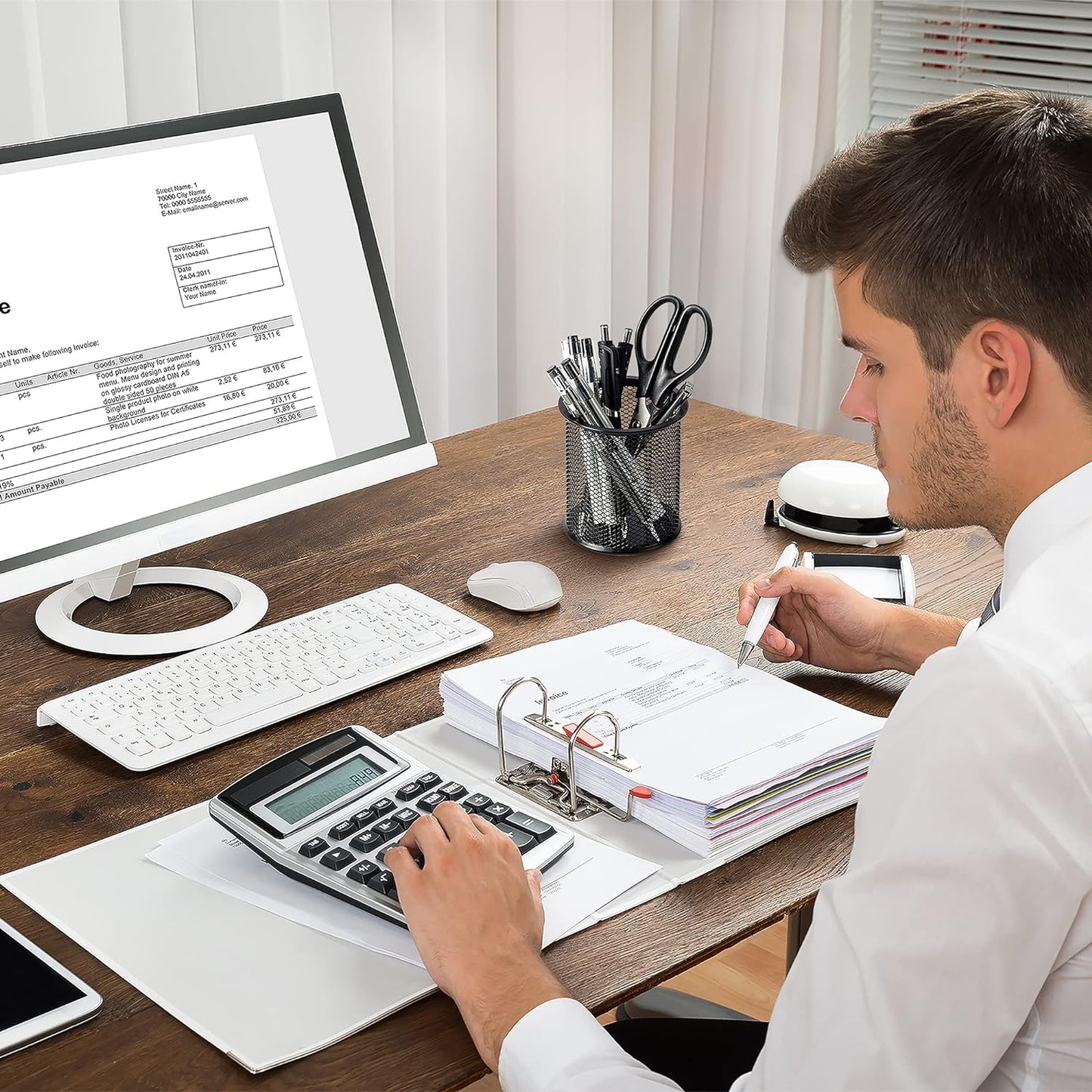 Amazon Basics Wire Mesh Pen Cup, Office Caddy Storage, Black, ‎3.7" x 3.3"